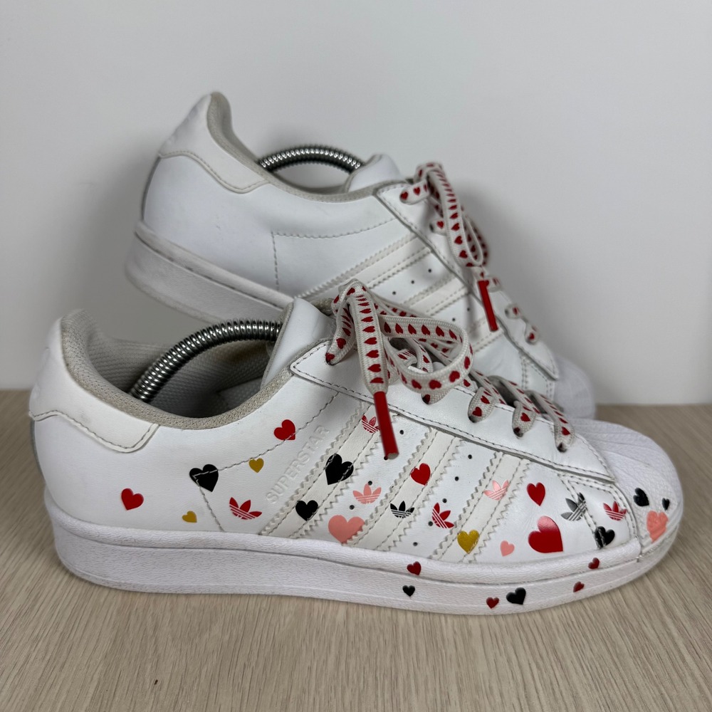 Superstar Adidas Womens 5.5 White Valentine Hearts Sneakers FV3289
